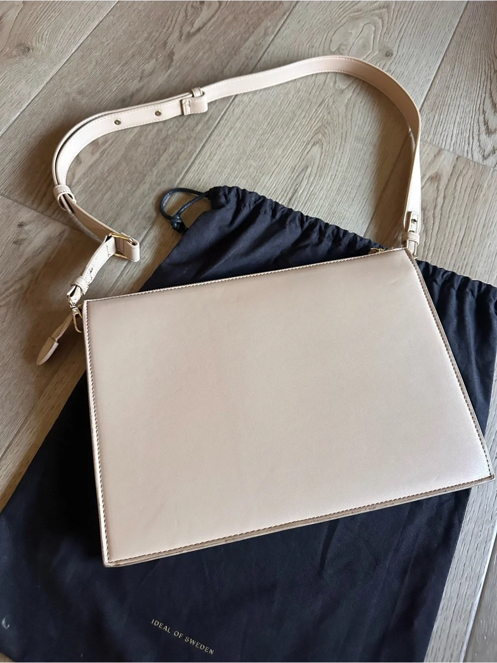 IDEAL OF SWEDEN Braided Laptop Sleeve 13” | Light Camel Beige w/Shoulder Strap